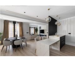 PISO EN CALLE GENOVA, PORTAL SEÑORIAL CON 2 HABITACIONES Y 2 BAÑOS.  1º PLANTA