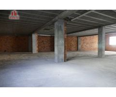 AMPLIO LOCAL COMERCIAL EN LA ZONA DE LAS LAGUNAS.