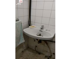LOCAL ACONDICIONADO EN UNAS DE LAS GALERÍAS DEL CENTRO DE LA CIUDAD.