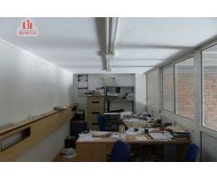 LOCAL COMERCIAL CON TRES PLAZAS DE GARAJE CON VADO