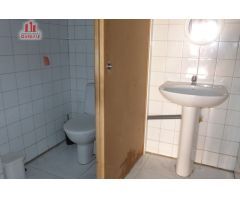 BONITO LOCAL COMERCIAL SITUADO EN EL JARDIN DEL POSIO