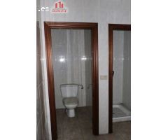 AMPLIO LOCAL COMERCIAL EN EL VEINTIUNO