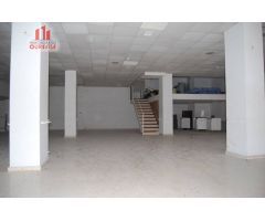 AMPLIO LOCAL COMERCIAL EN EL VEINTIUNO