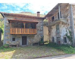 Casa de piedra con cabaña en venta en San Roque de Riomiera