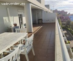 Vive en lo Más Alto: Ático en Mirador de la Bahía con Todas las Comodidades