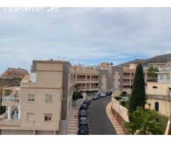(Se vende con cargas) Piso de dos dormitorios en Aguadulce (Roquetas de Mar).
