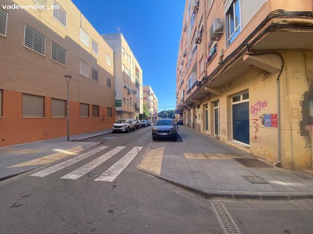 Local comercial en Nueva Andalucía, Almería.
