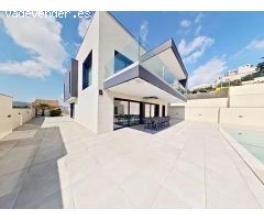 Única y exclusiva casa con piscina y jardín en Santa Coloma de Gramanet