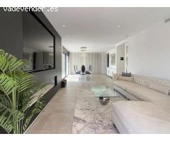 Única y exclusiva casa con piscina y jardín en Santa Coloma de Gramanet
