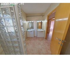 ¡Tu Oasis Privado en La Bisbal! Casa Exclusiva con Piscina, Pista de Padel y Jardín
