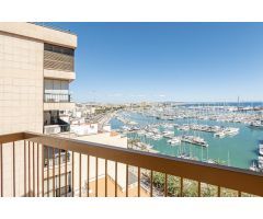 Apartamento con espectaculares vistas al mar y a la Catedral – Paseo Marítimo