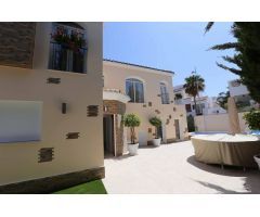 Espectacular Villa con piscina / Spectacular Villa with swimming pool