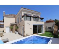 Espectacular Villa con piscina / Spectacular Villa with swimming pool