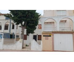 ADOSADO DE 3 DOMITORIOS PARA REFORMAR - ZONA AGUAS NUEVAS, TORREVIEJA-