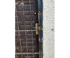 ADOSADO DE 3 DOMITORIOS PARA REFORMAR - ZONA AGUAS NUEVAS, TORREVIEJA-