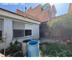 UN CHALET EN EL CENTRO DEL PUEBLO