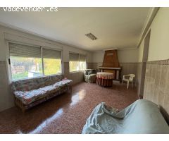 UN CHALET EN EL CENTRO DEL PUEBLO