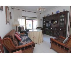¡Gran Casa en Torremejía con Patio, Terraza, Cochera y Posibilidad de Dos Viviendas!