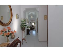 ¡Gran Casa en Torremejía con Patio, Terraza, Cochera y Posibilidad de Dos Viviendas!