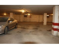 plaza de garaje para coche mediano