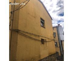 Casa con local y terraza en Santibáñez del Alto
