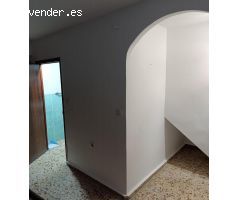 Casa con local y terraza en Santibáñez del Alto