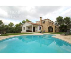 Preciosa casa independiente con piscina y con licencia turística en Olivella!! Cerca de Sitges!!!