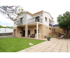 Preciosa casa independiente con piscina y con licencia turística en Olivella!! Cerca de Sitges!!!