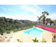 Preciosa casa independiente con piscina privada y vistas despejadas al mar en Sitges!!!