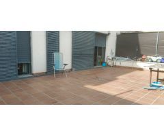 AOC VENDE, PISO BAJO CON 2 HABITACIONES, 2 BAÑOS, PATIO 53 M2 Y GARAJE