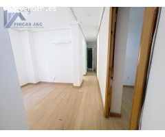 Vivienda exterior para actualizar en Las Fuentes