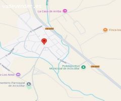 Edificio de tres bloques entre medianerías con diez locales comerciales