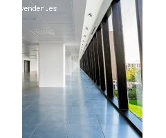 Edificio de oficinas ubicado en el distrito de Prosperidad, junto al metro de Cruz del rayo y el adu