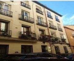 Piso en edificio del año 1.900 a cinco minutos del metro