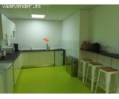 Oficina situada en Edificio Mixto representativo dentro del centro de negocios de Madrid.