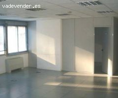Oficina situada en Edificio Mixto representativo dentro del centro de negocios de Madrid.