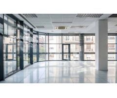 Edificio rehabilitado en el 2017 ideal para sede corporativa con todo tipo de servicios.