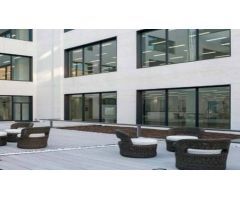 Edificio rehabilitado en el 2017 ideal para sede corporativa con todo tipo de servicios.