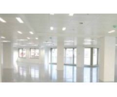 Oficina en edificio exclusivo junto al metro y a cinco minutos del Aeropuerto