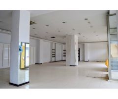 Local comercial esquinero de 83 m2 + posibilidad 2 amplias terrazas