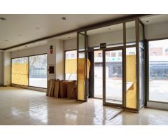 Local comercial esquinero de 83 m2 + posibilidad 2 amplias terrazas