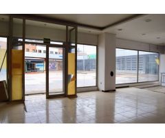 Local comercial esquinero de 83 m2 + posibilidad 2 amplias terrazas