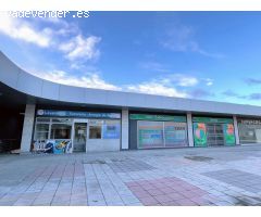 Local comercial con posibilidad de terraza en Centro Comercial