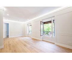 Vive a un paso del Retiro: elegancia, luz y ubicación premium en pleno Madrid
