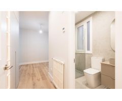 Vive a un paso del Retiro: elegancia, luz y ubicación premium en pleno Madrid