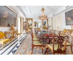 Casa exclusiva de estilo Neoclásico en urbanización de lujo