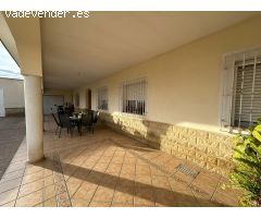 VENTA DE VIVIENDA, CON ALMACENES Y GARAJE