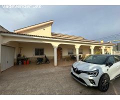 VENTA DE VIVIENDA, CON ALMACENES Y GARAJE