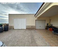 VENTA DE VIVIENDA, CON ALMACENES Y GARAJE
