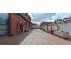 VENTA DE ÁTICO/DÚPLEX EN ZAMORA ZONA TRES CRUCES, 4 DORMITORIOS, 3 BAÑOS, TRASTERO Y GARAJE DOBLE.